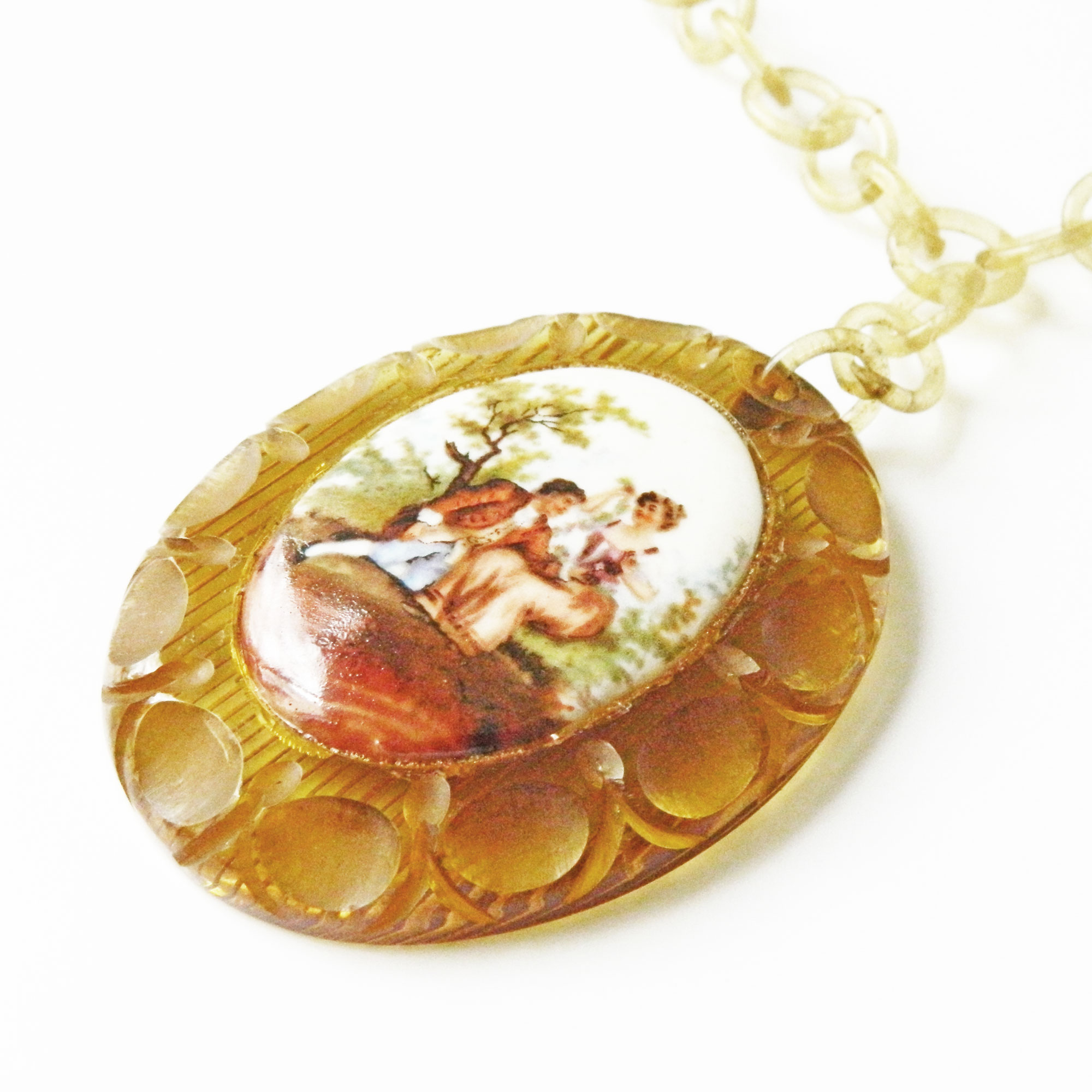 1930s bakelite pendant necklace