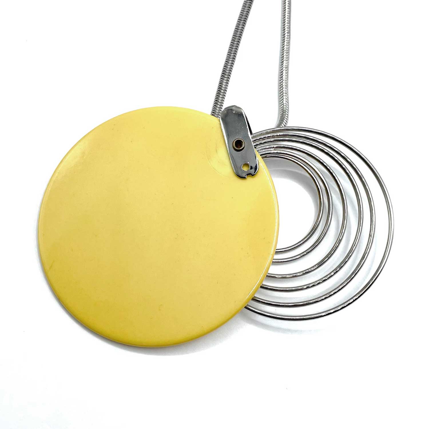 Yellow Art Deco bakelite pendant necklace