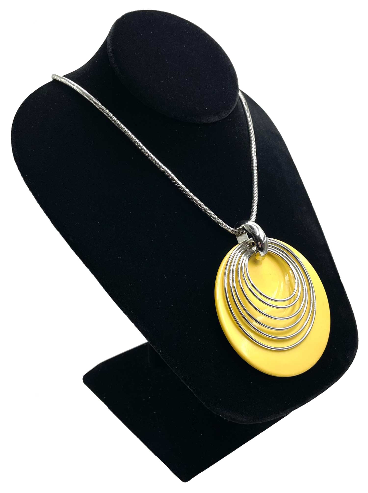 Yellow Art Deco bakelite pendant necklace