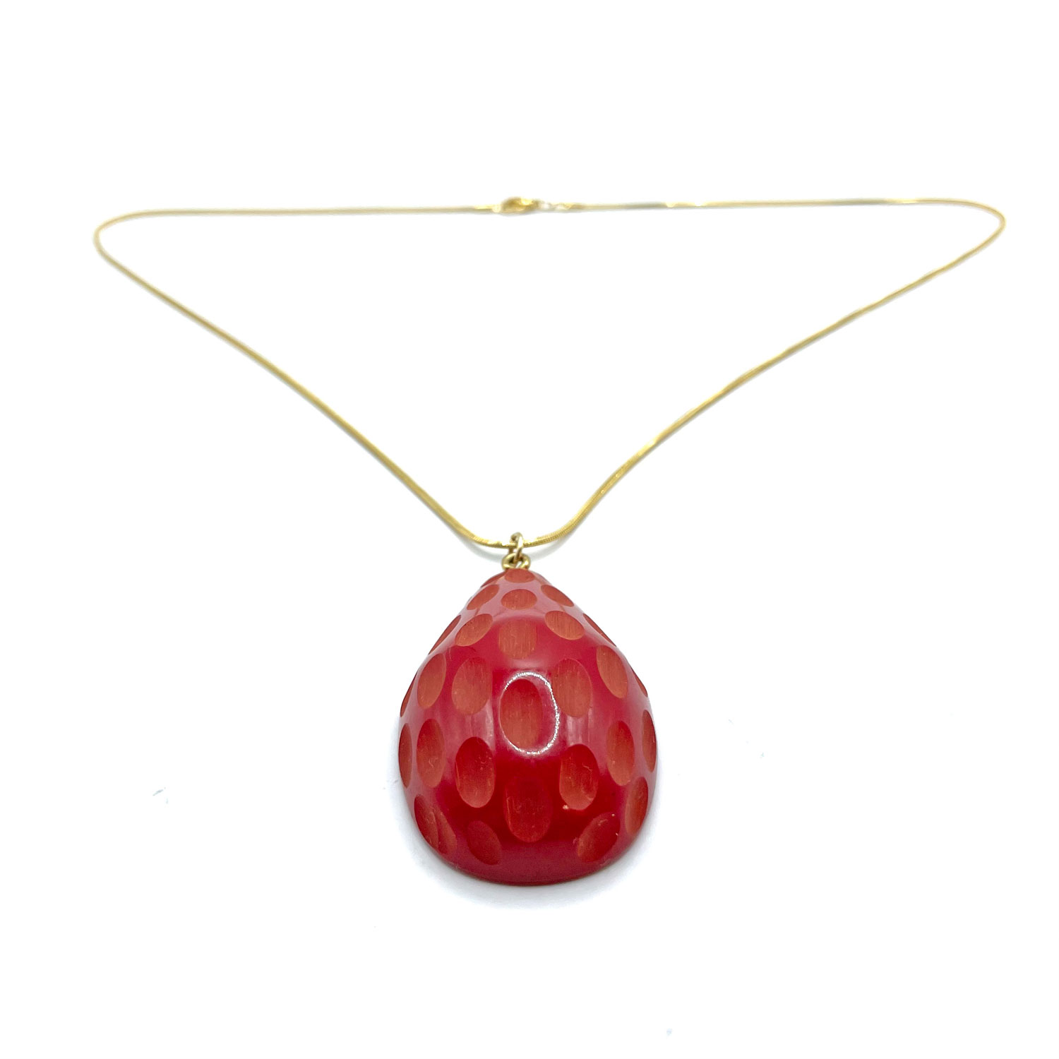 bakelite pendant necklace