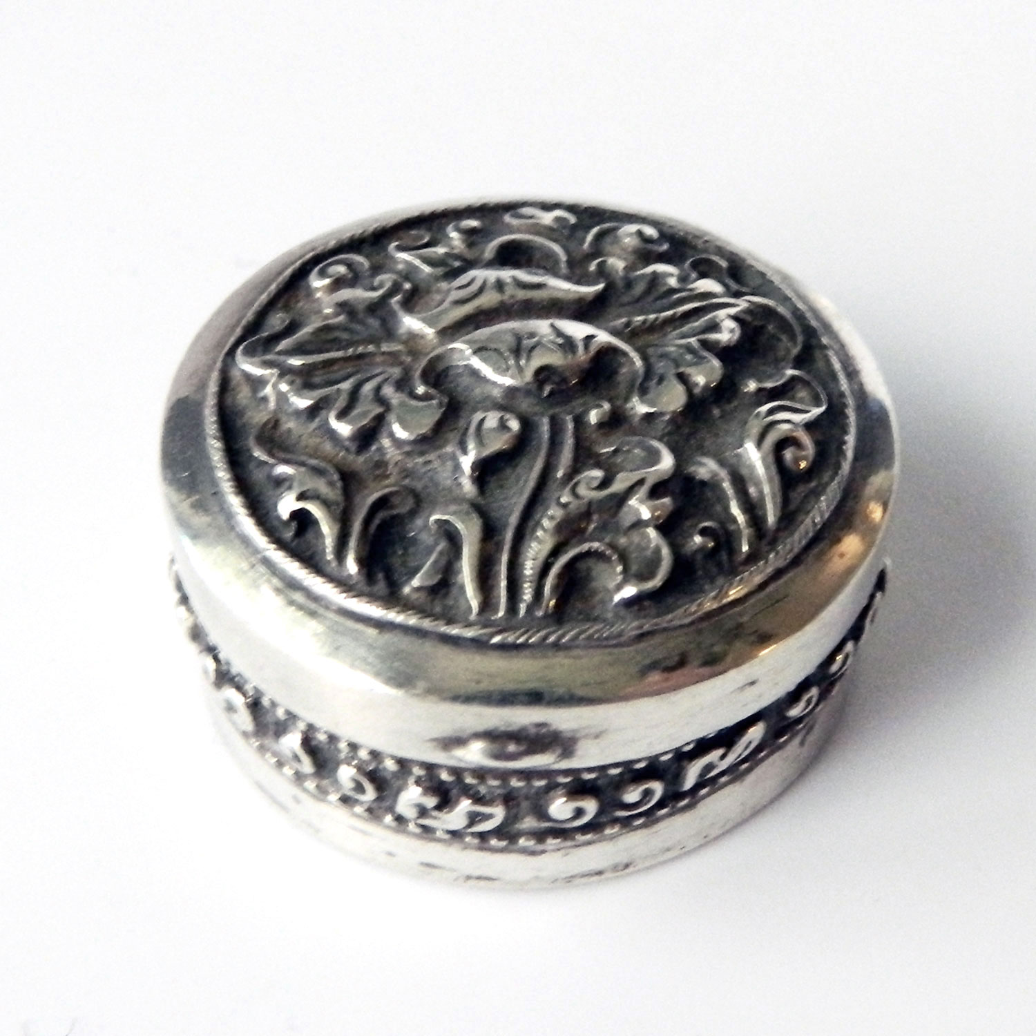 Yogya silver Art Nouveau pill box