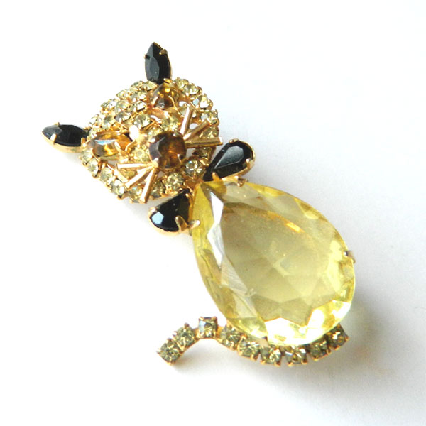 Alice Caviness rhinestone cat brooch