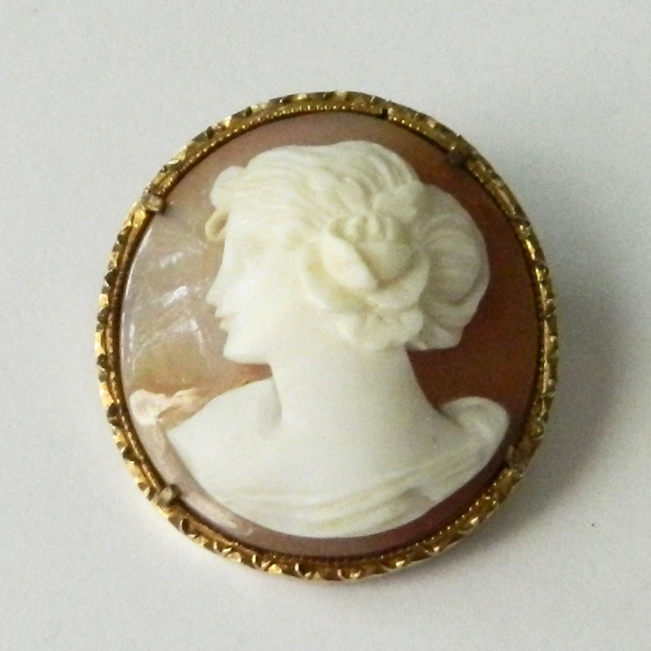 vintage Cameo brooch