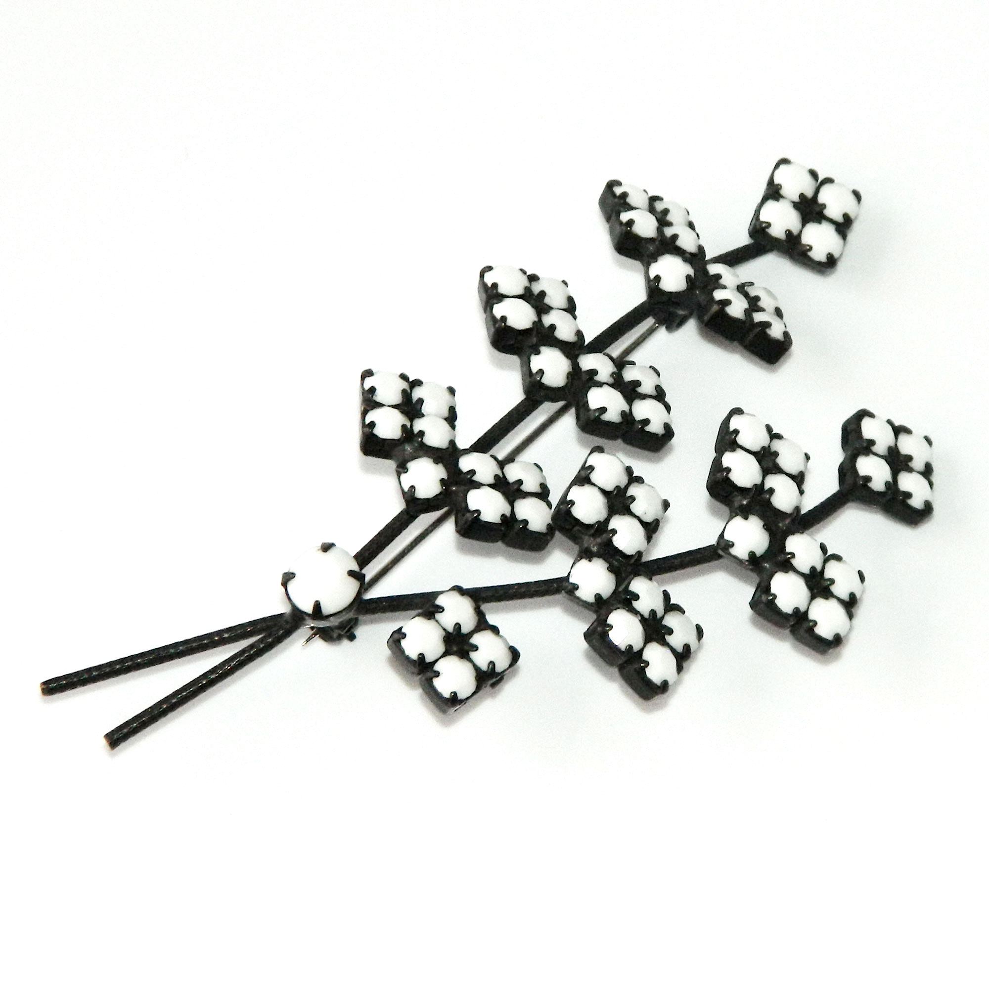 1950s black and white flower brooch