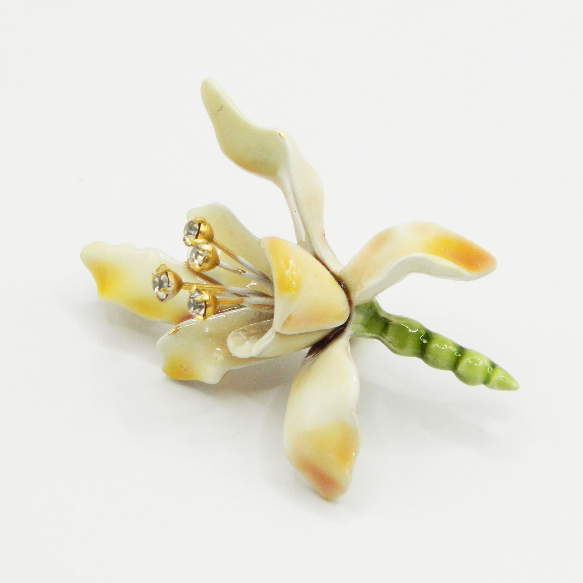 Har flower brooch