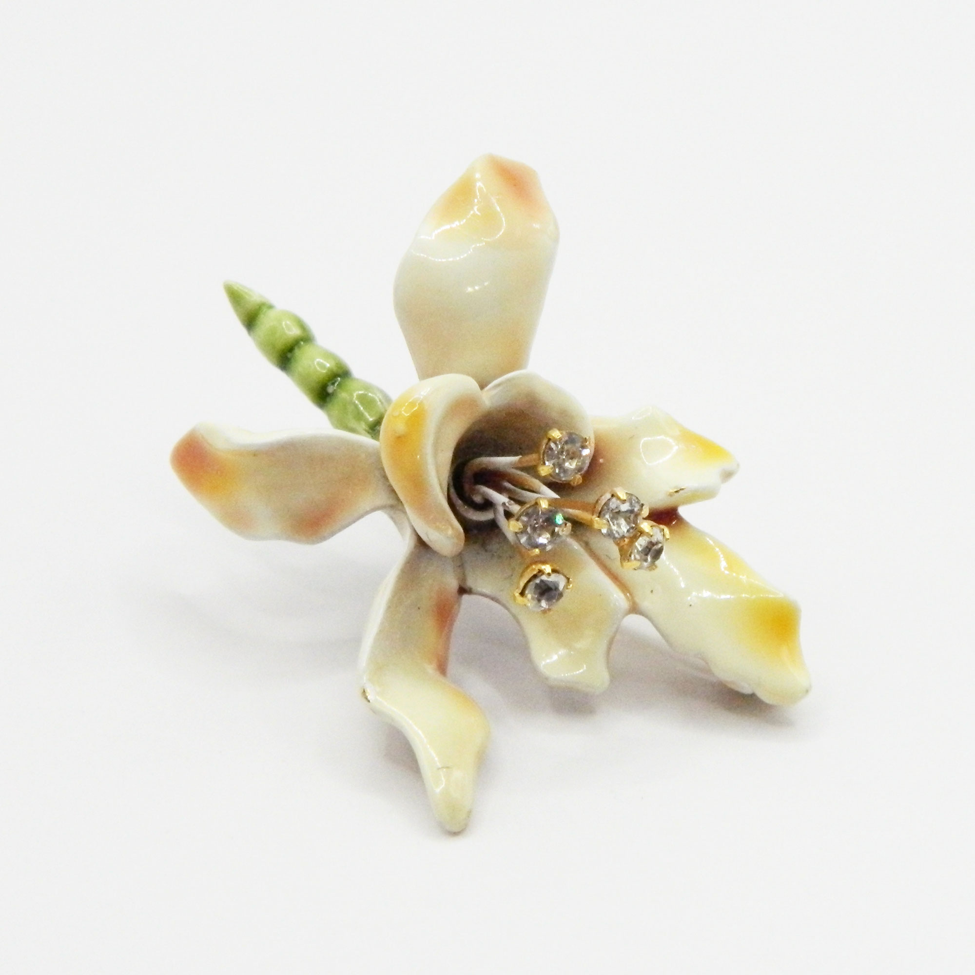 Har flower brooch