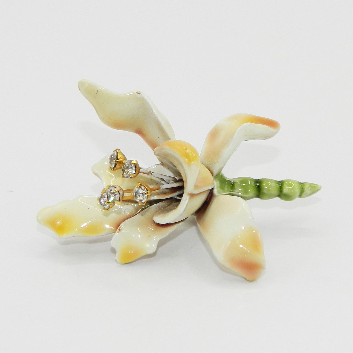 Har flower brooch