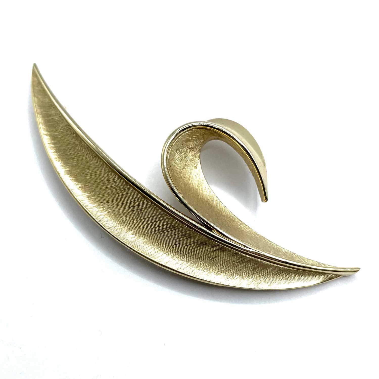 1950s gold tone Trifari leaf brooch