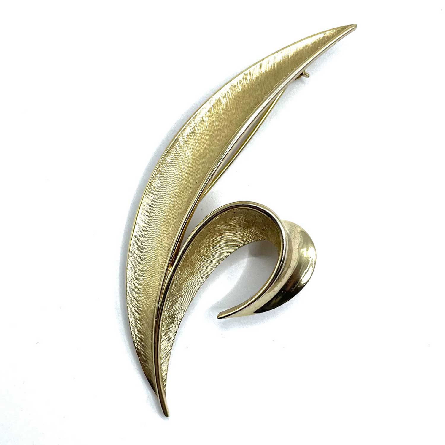 1950s gold tone Trifari leaf brooch