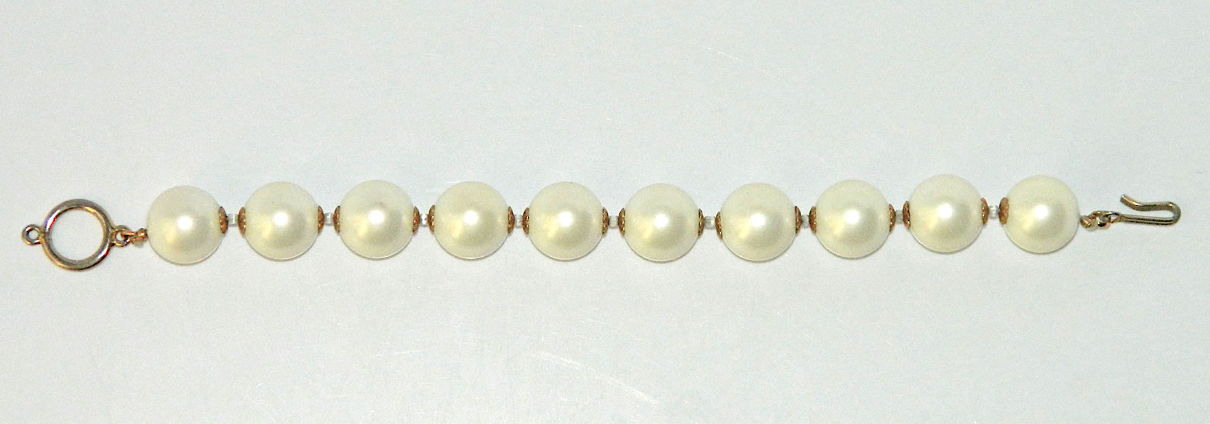 Vintage faux pearl bracelet