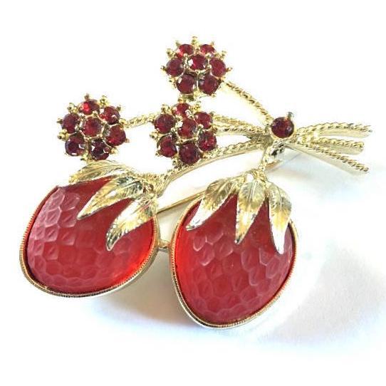 Sarah Coventry strawberry brooch