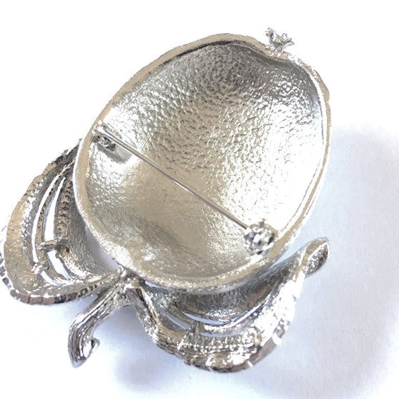 apple brooch