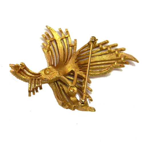 Lovely gold tone Trifari flower brooch