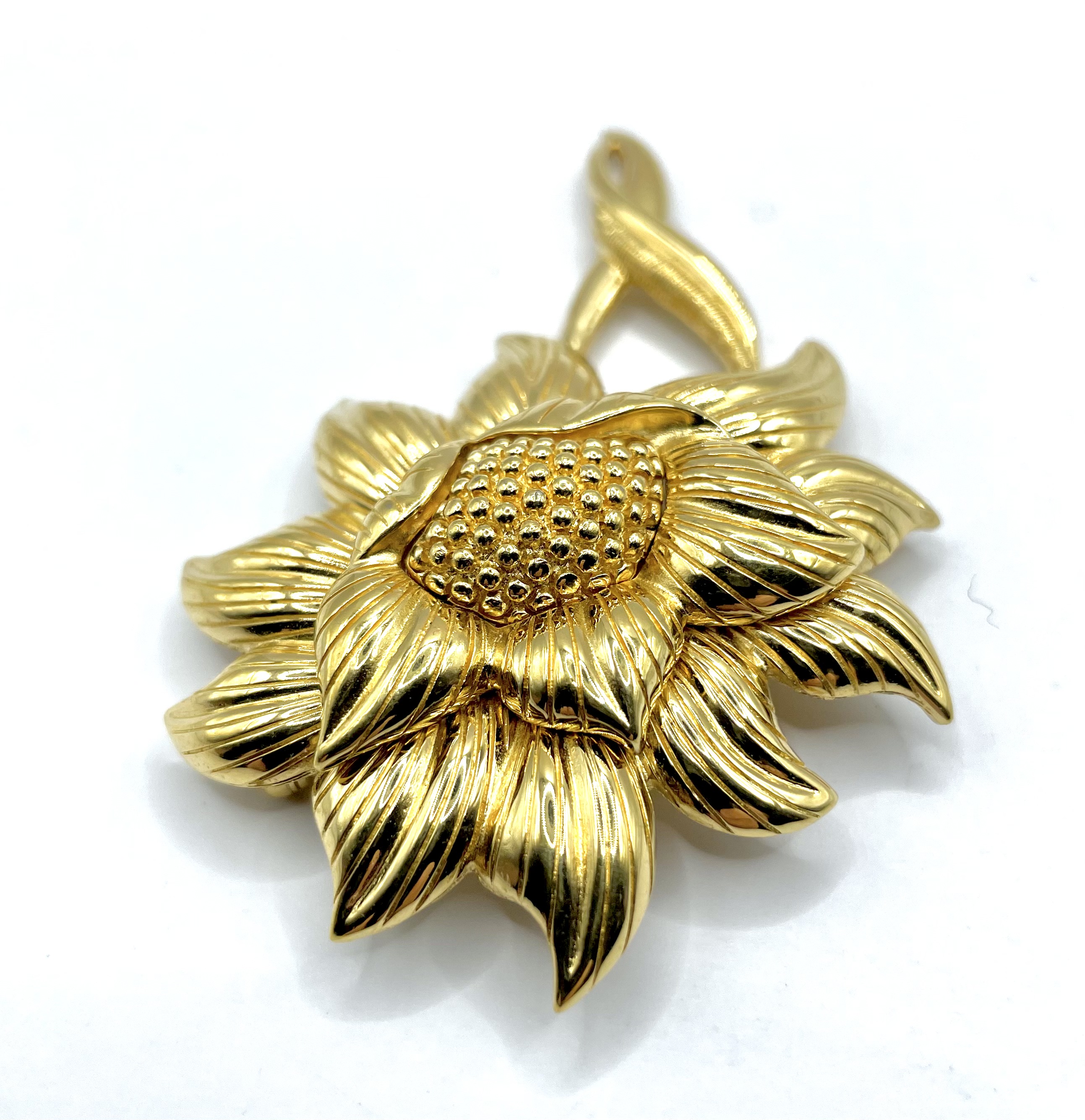 Monet flower brooch