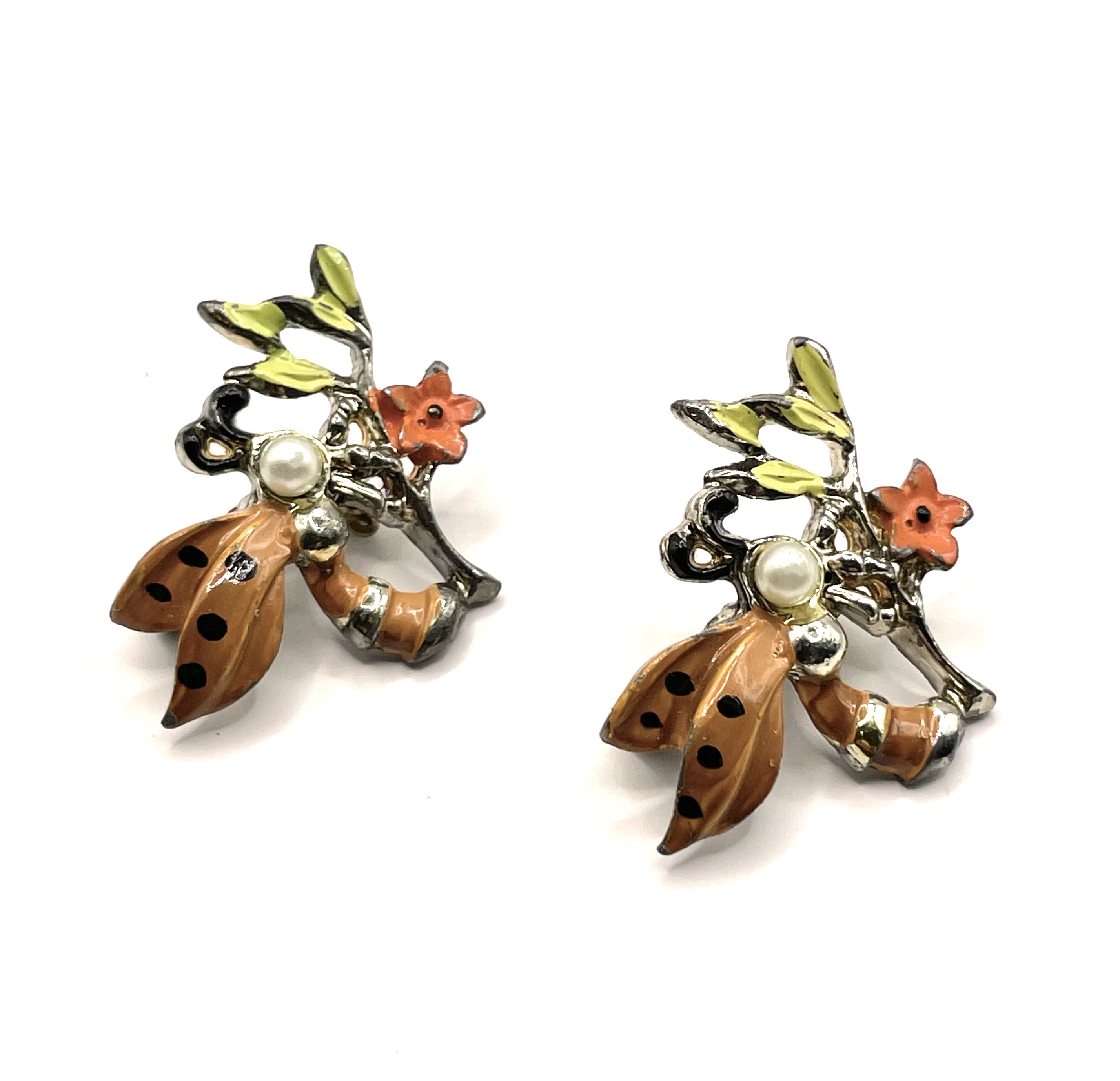 vintage wasp brooch
