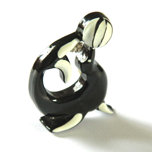 Seal brooch