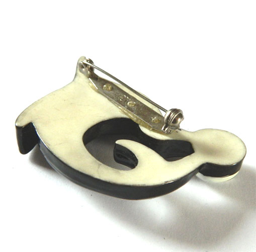 Seal brooch
