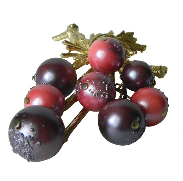 Art grapes brooch