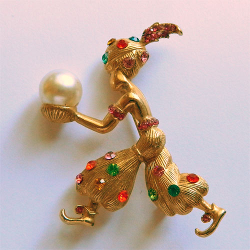 Genie rhinestone brooch