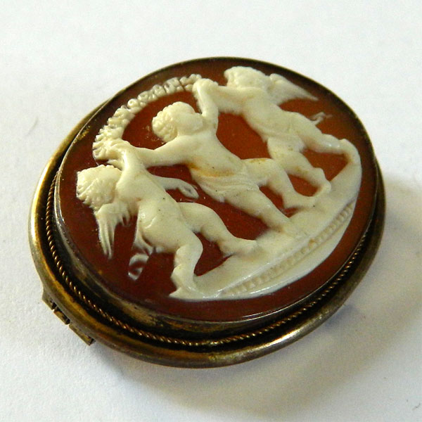 1940's cameo brooch