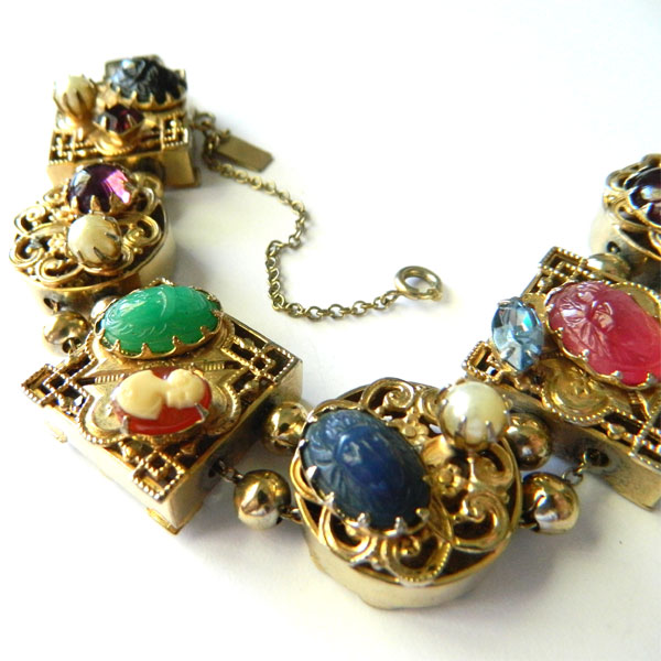 Reinad slide charm bracelet
