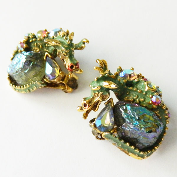 Har dragon earrings