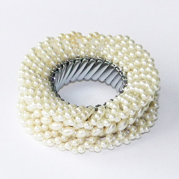 1950's faux pearl bracelet