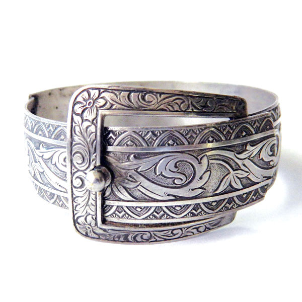 Belt buckle bangle bracelet