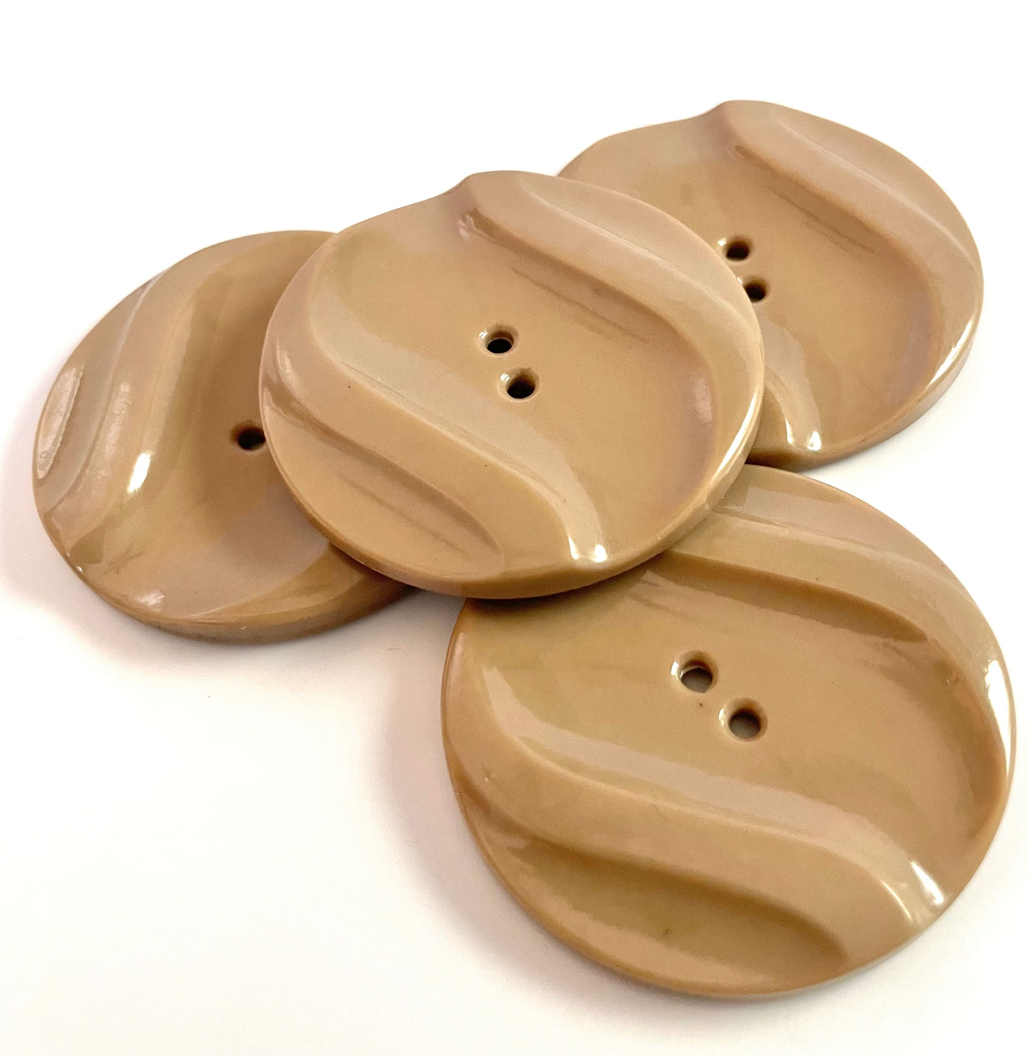 1930s beige coat buttons