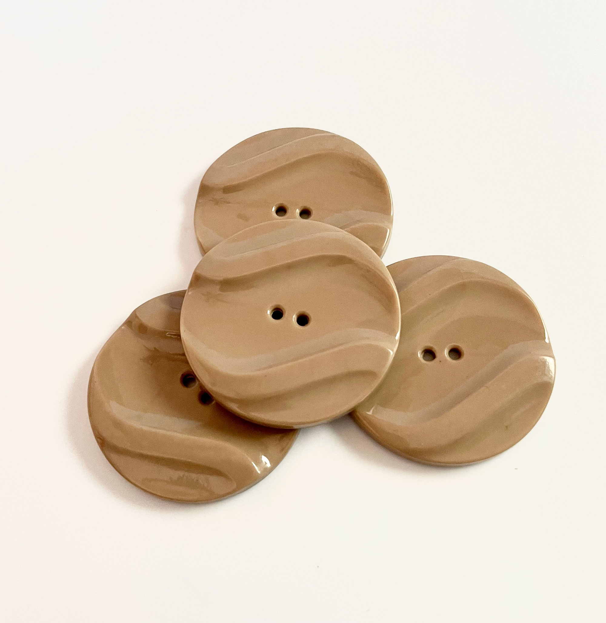 1930s beige coat buttons