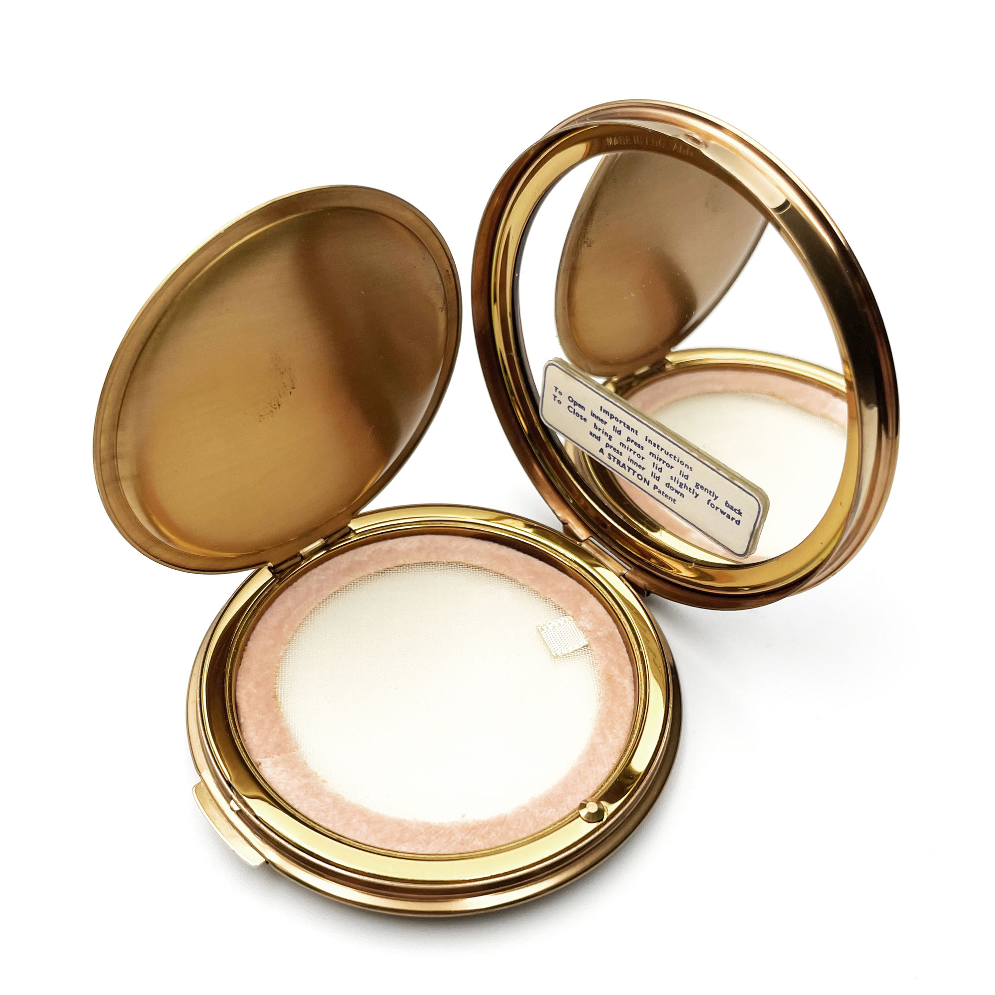 Vintage Stratton fleur de lis enameled compact