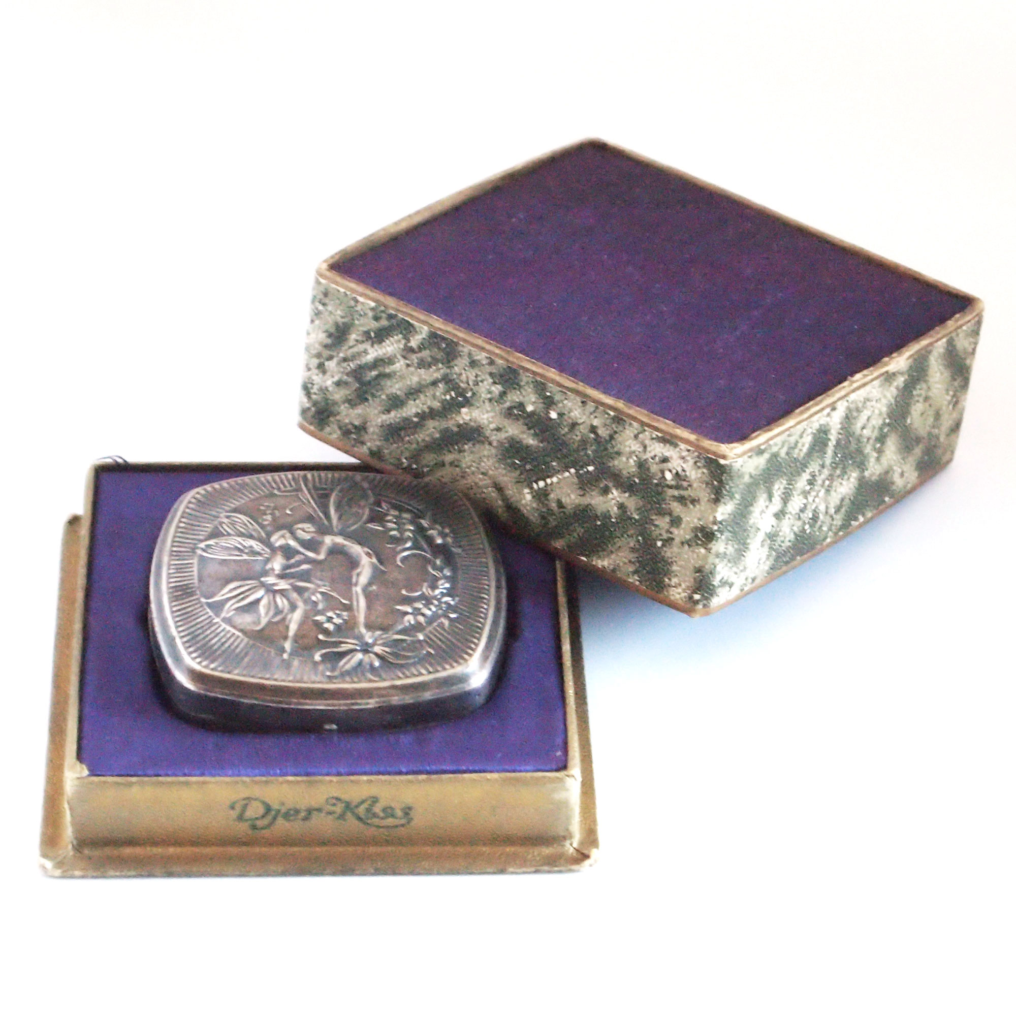 1920s Djer Kiss compact