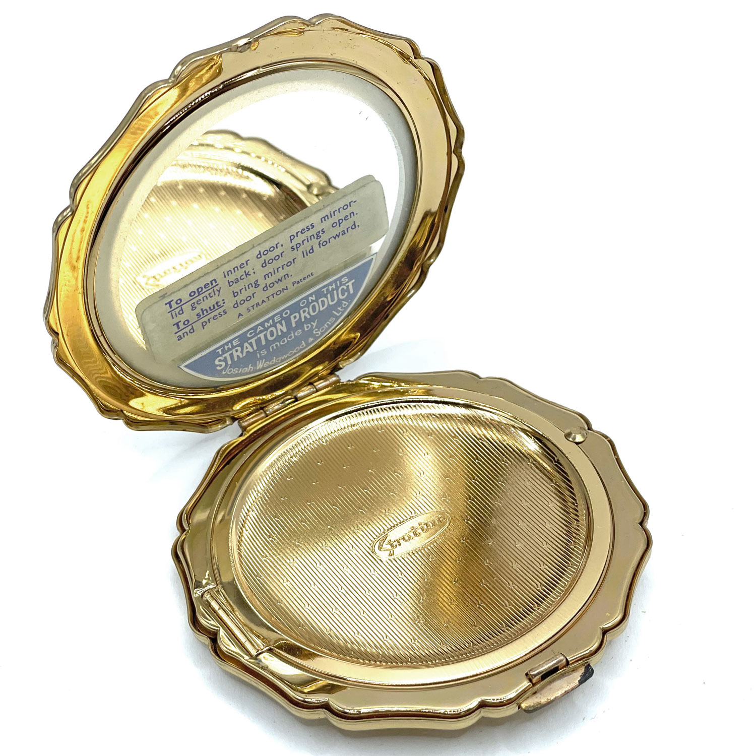 Vintage Stratton Wedgwood compact