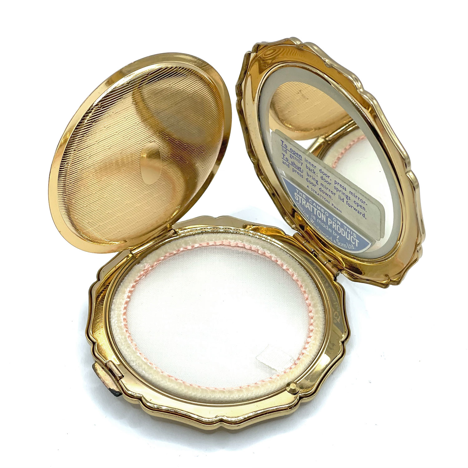Vintage Stratton Wedgwood compact