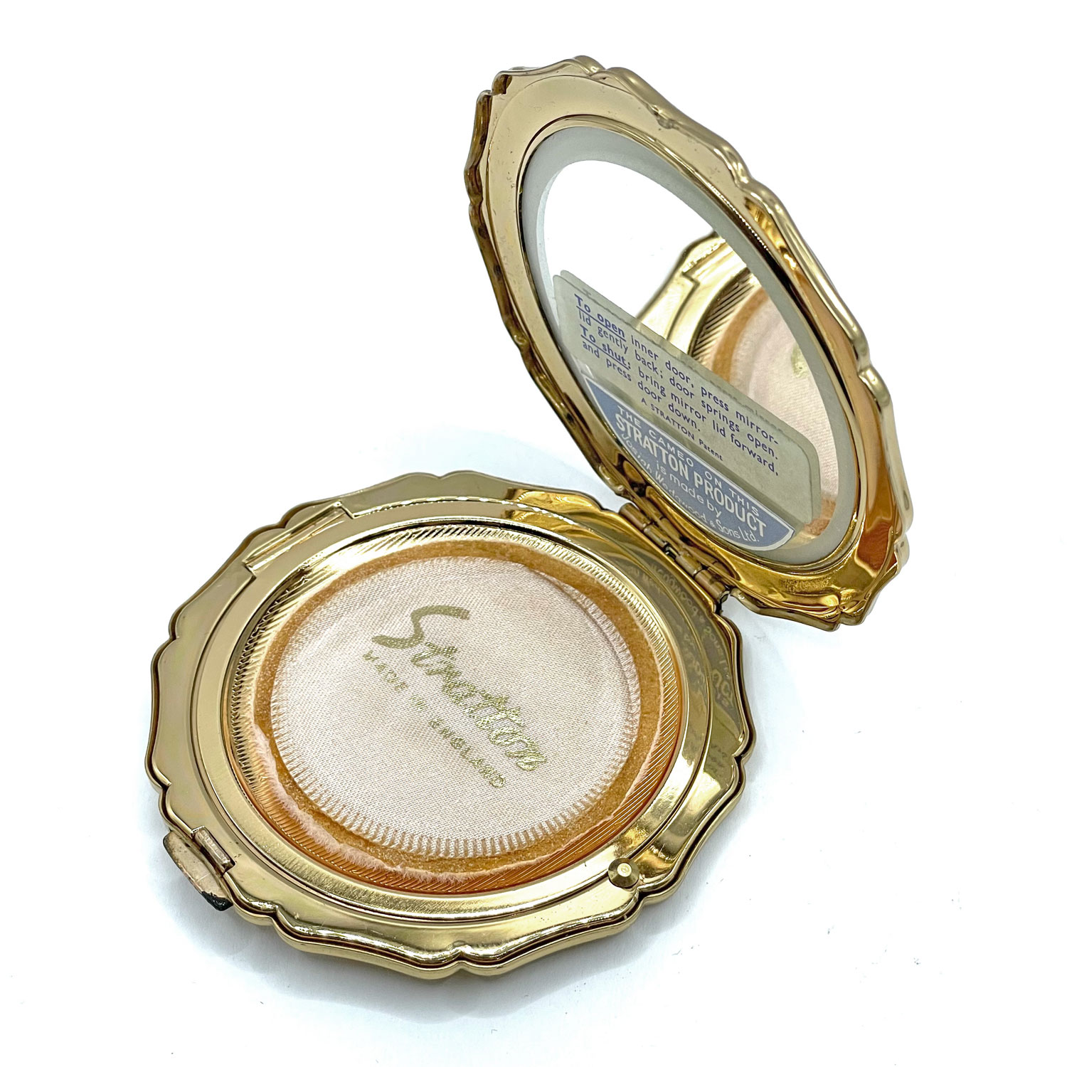 Vintage Stratton Wedgwood compact