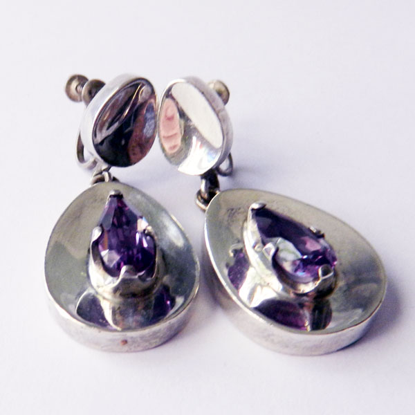 Los Ballesteros drop earrings