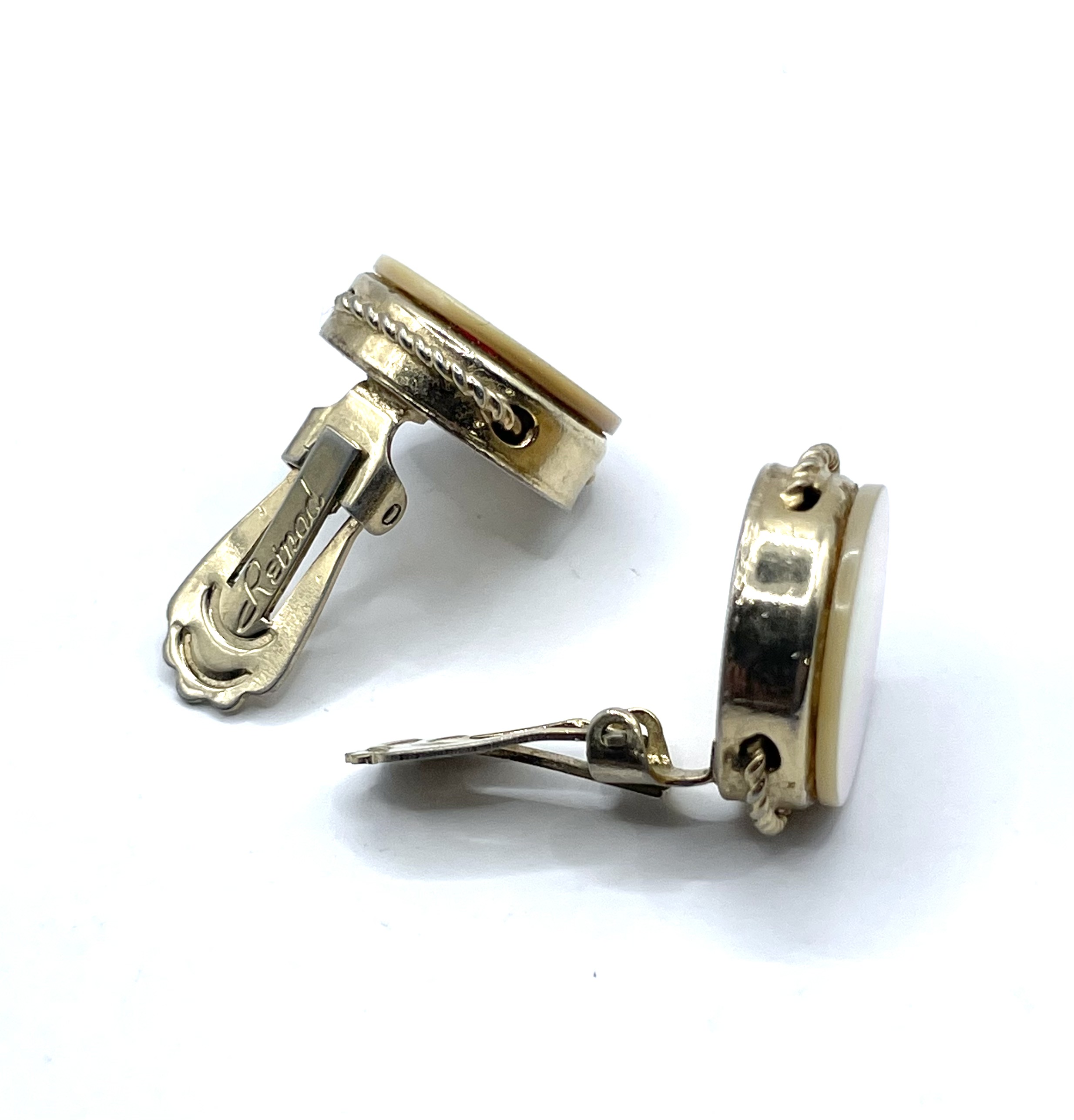 Reinad mother of pearl earrings