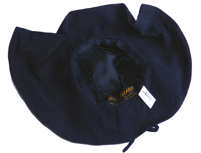 Louise Balazun hat