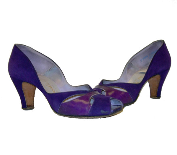 Vintage 1950's purple suede pumps