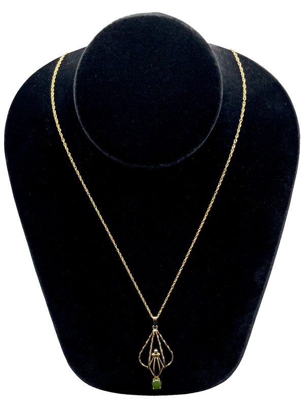 1970s jade pendant necklace