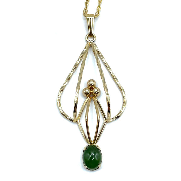 1970s jade pendant necklace