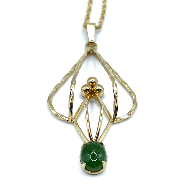 1970s jade pendant necklace