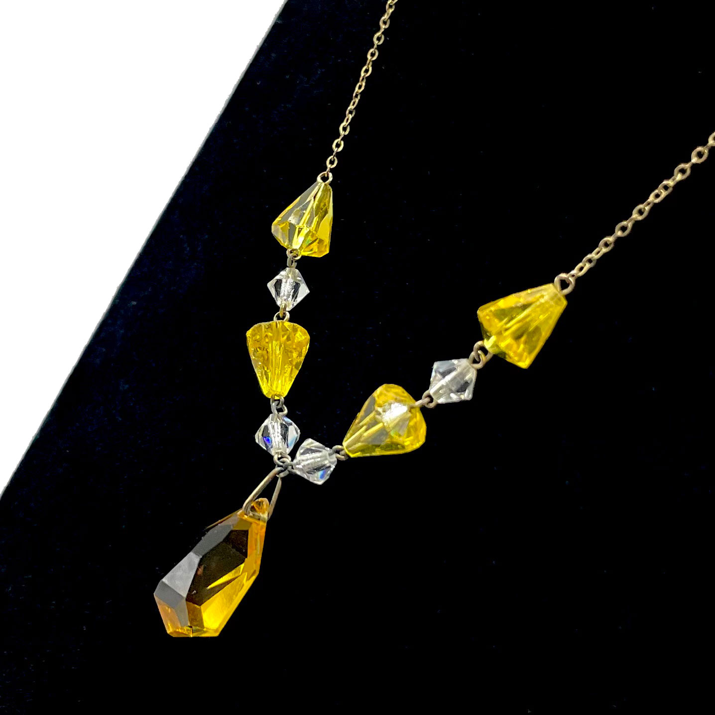 1920s Art Deco Yellow Glass Beaded Pendant Necklace