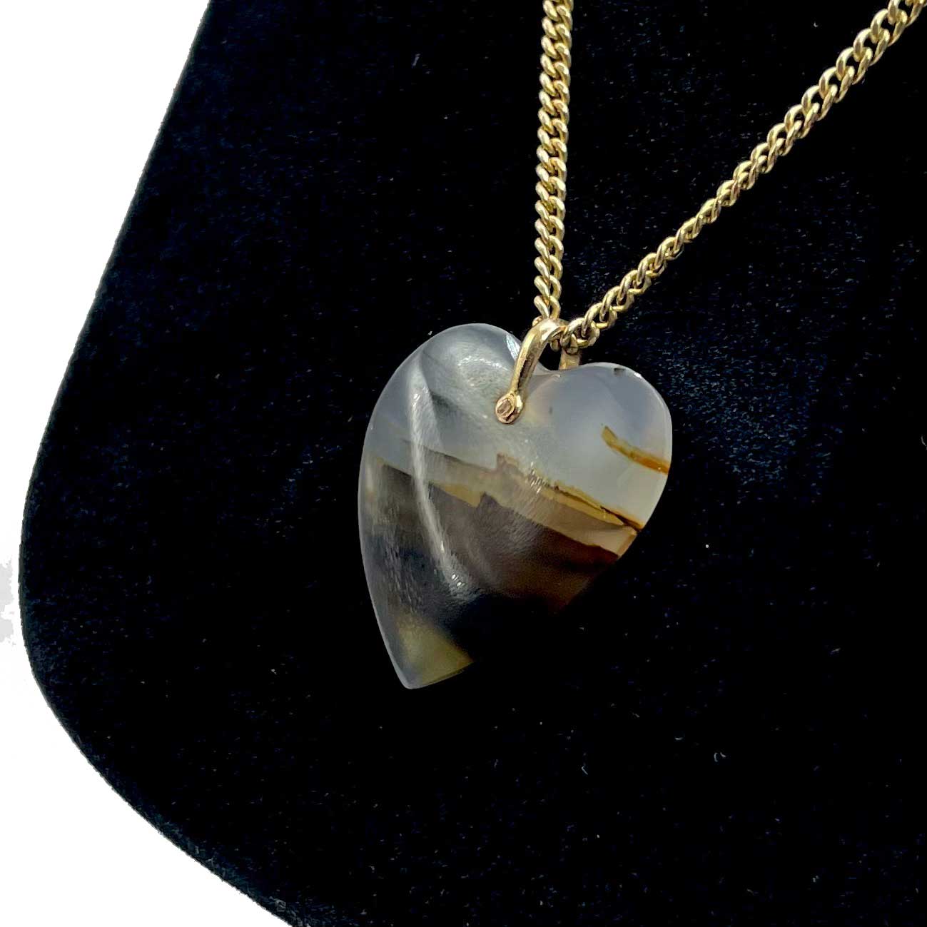 Vintage agate heart pendant