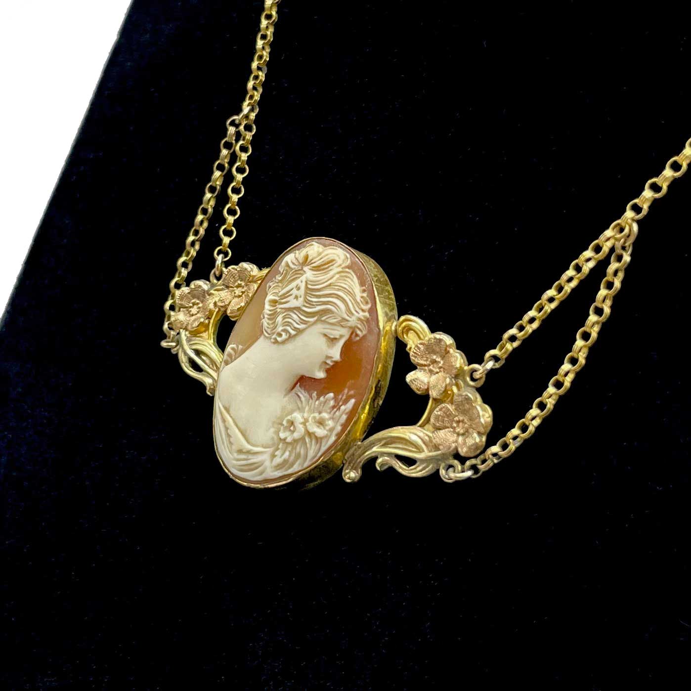 Art Nouveau cameo pendant necklace