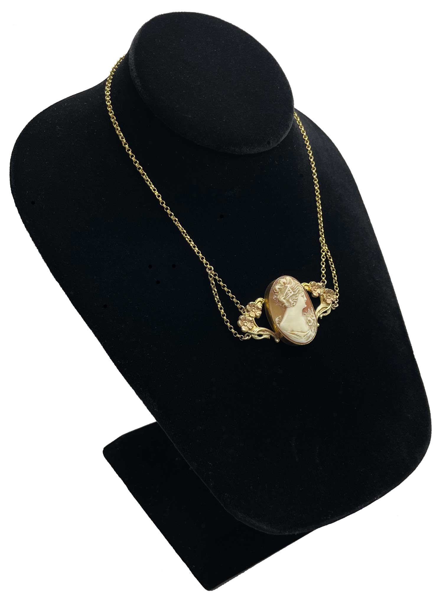 Rococo cameo pendant necklace