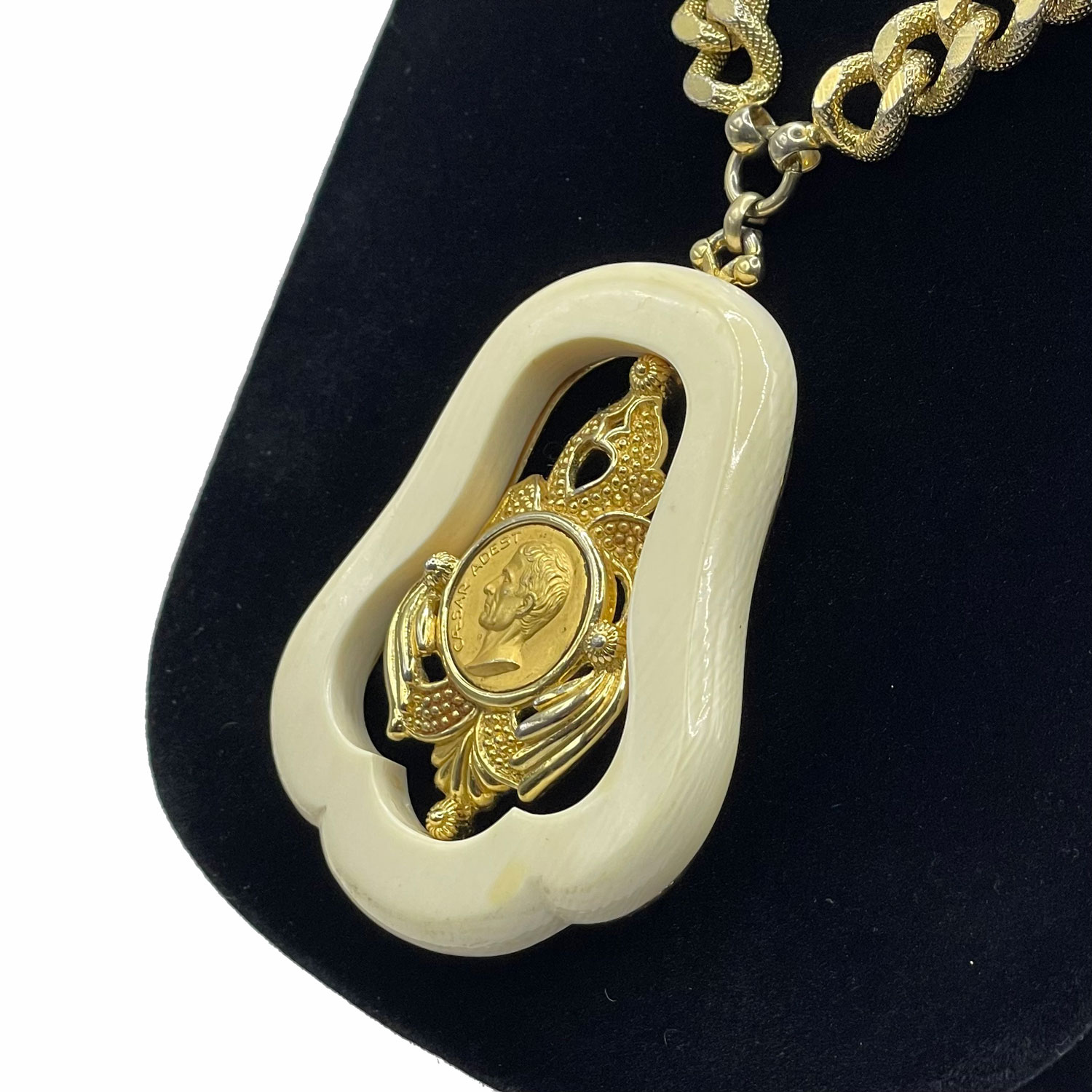 Nettie Rosenstein pendant necklace