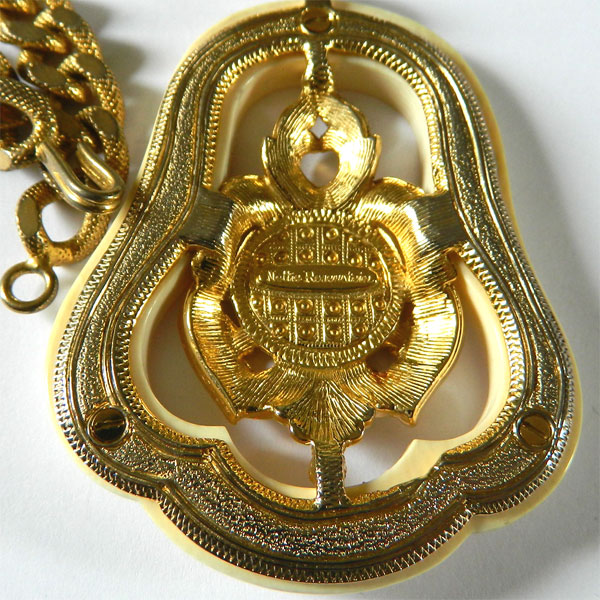Nettie Rosenstein pendant necklace