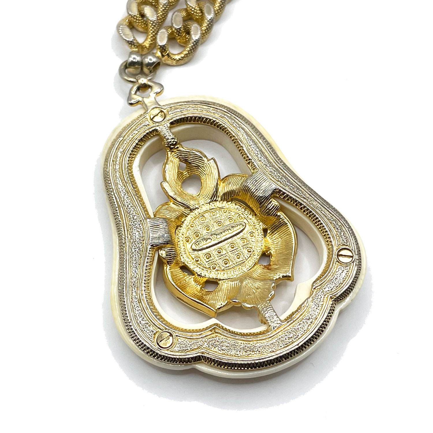 Nettie Rosenstein pendant necklace