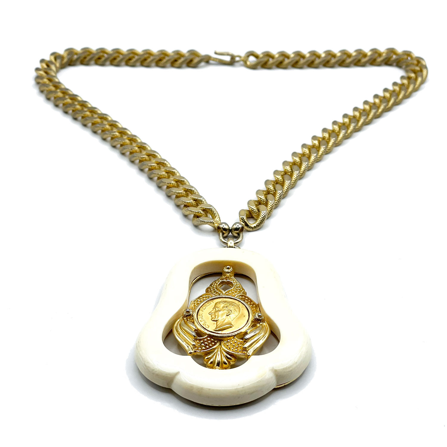 Nettie Rosenstein pendant necklace